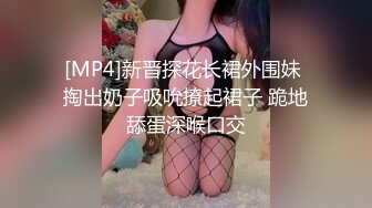 清纯又性感眼镜美御姐，抓屌一顿猛吸，黑丝美腿足交，大屁股骑乘操骚逼，JB爆菊假屌插穴，双洞齐开