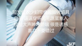 骚母狗 戴口球脖子拴着狗绳 那种征服感有点爽 母狗也是非常配合 没几分钟母狗的逼就湿了被操得阴唇外翻